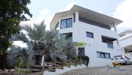 High altitude, modern and luxury villa for rent in Brakkeput 