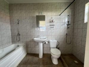 Spacious 3 bedroom house and 2 bedroom apartment for rent  Grote berg