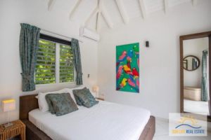 Prachtige tropische vakantie villa en tevens een waarde vaste investering te koop.  Jan thiel